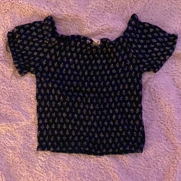 navy ruched top with white floral design - Picture 1 of 1